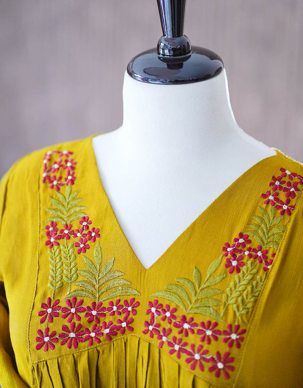 Slub Cotton Kurti with Neck Embroidery – Grace in Every Detail ✨