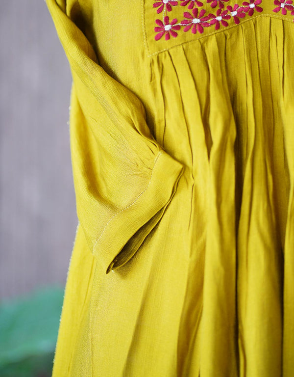 Slub Cotton Kurti with Neck Embroidery – Grace in Every Detail ✨