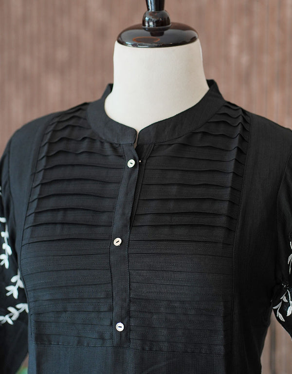 Slub Silk Kurti with Embroidery Work – A Perfect Blend of Tradition & Style ✨