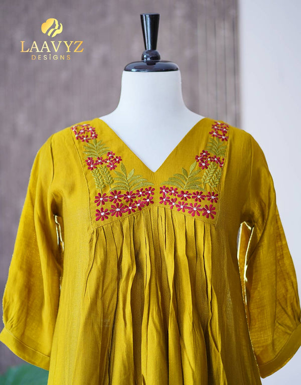 Slub Cotton Kurti with Neck Embroidery – Grace in Every Detail ✨