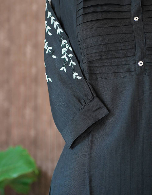 Slub Silk Kurti with Embroidery Work – A Perfect Blend of Tradition & Style ✨