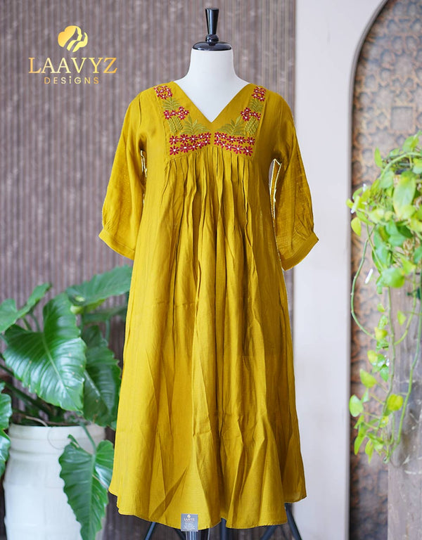 Slub Cotton Kurti with Neck Embroidery – Grace in Every Detail ✨
