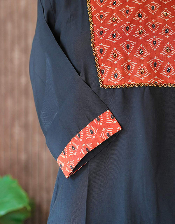 Slub Cotton Kurti with Handwork on Neck – Timeless Elegance ✨