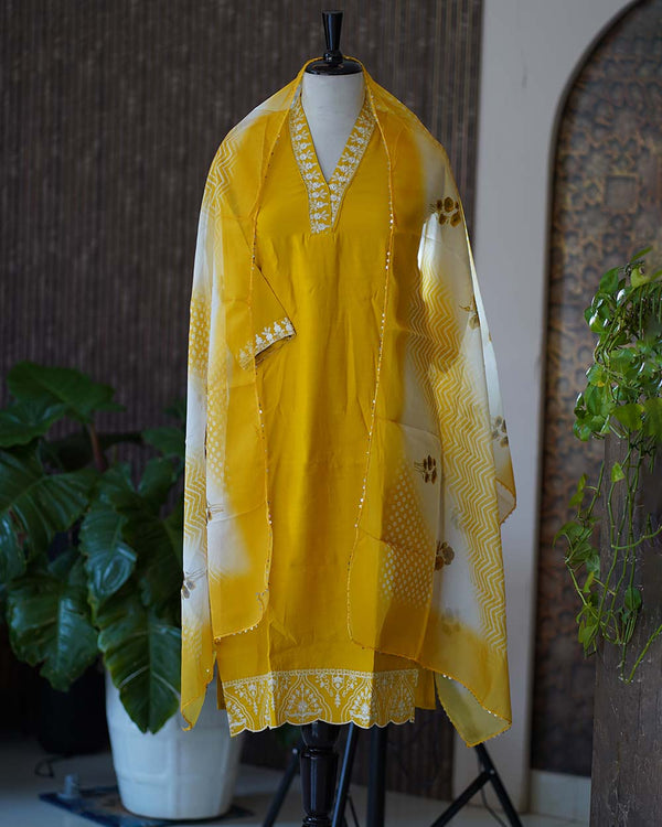 Ready-To-Wear Muslin Kurtha Set - Elegance In Every Thread π