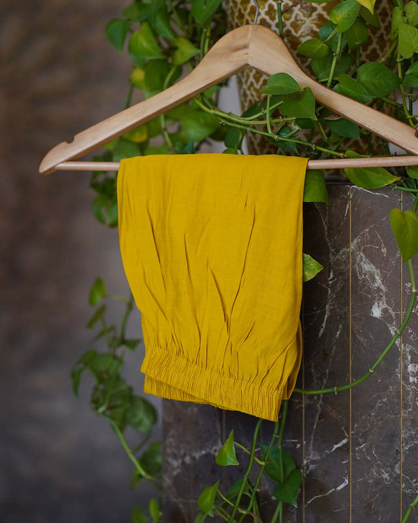 Ready-To-Wear Muslin Kurtha Set - Elegance In Every Thread π