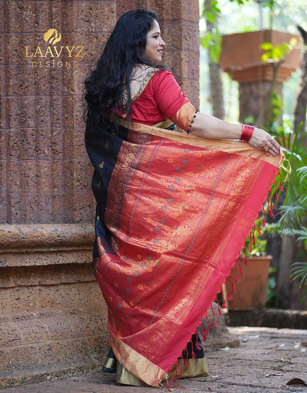 Traditional Pure Silk Saree – A Legacy of Elegance & Grandeur ✨