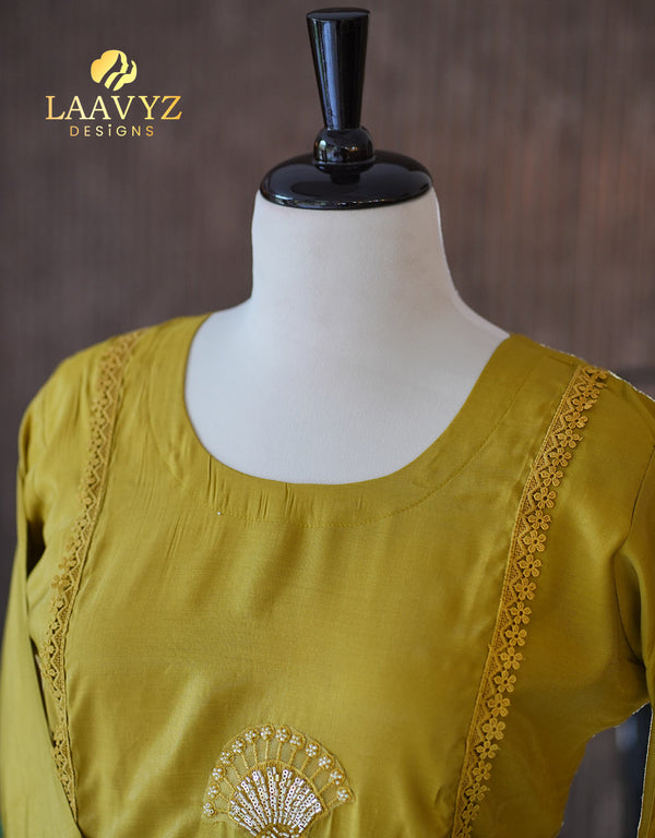 Semi-Silk Kurti Set with Soft Organza Shawl – Sheer Elegance ✨