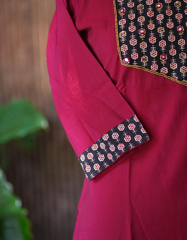 Slub Silk Kurti with Neck Handwork & Mirror Detailing – Ethnic Glam, Redefined ✨