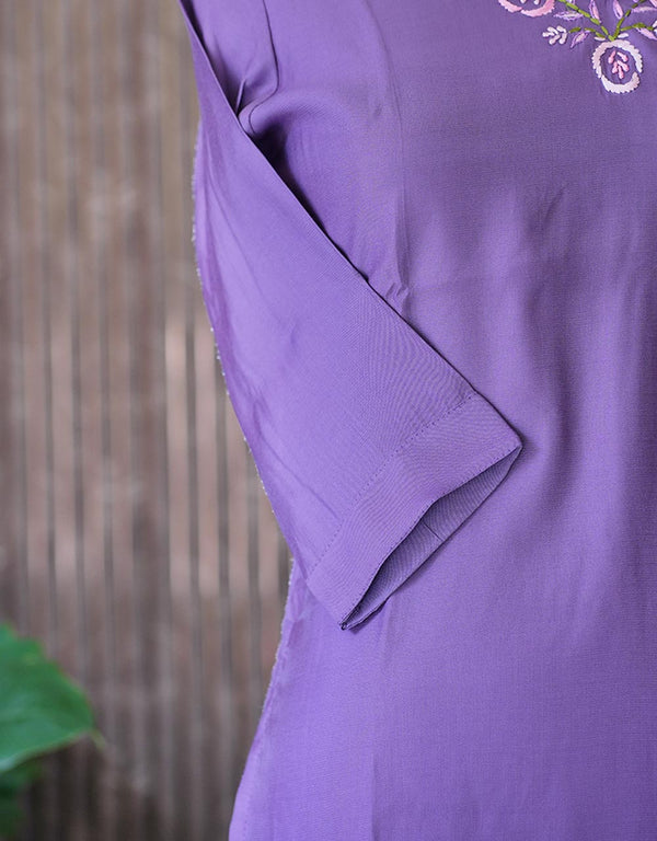 Slub Silk Kurti with Embroidery Work – A Blend of Elegance & Comfort ✨