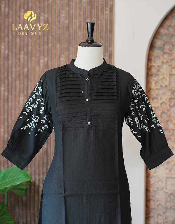 Slub Silk Kurti with Embroidery Work – A Perfect Blend of Tradition & Style ✨
