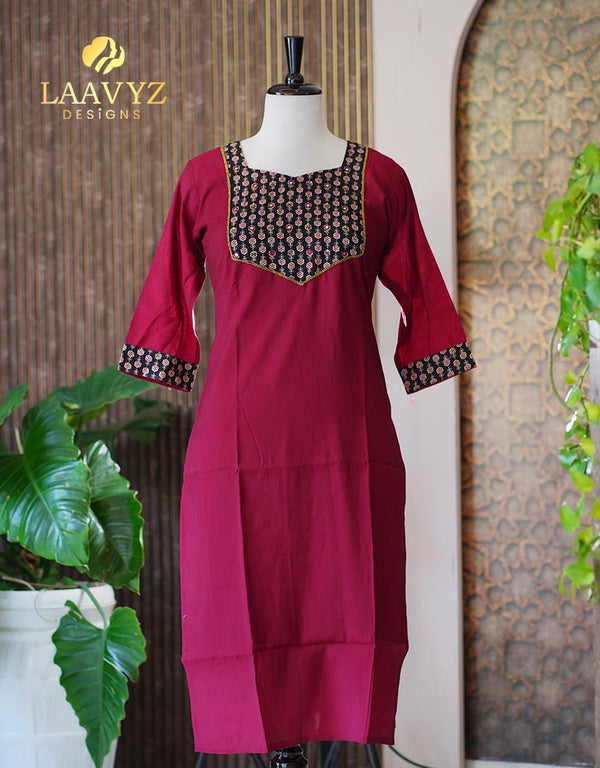 Slub Silk Kurti with Neck Handwork & Mirror Detailing – Ethnic Glam, Redefined ✨