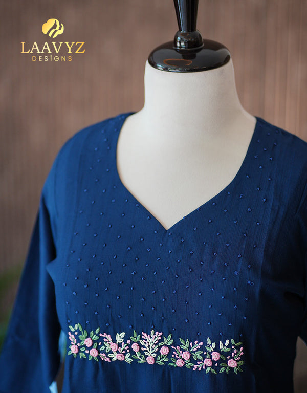 Slub Silk Kurti with Embroidery – Timeless Elegance & Comfort ✨